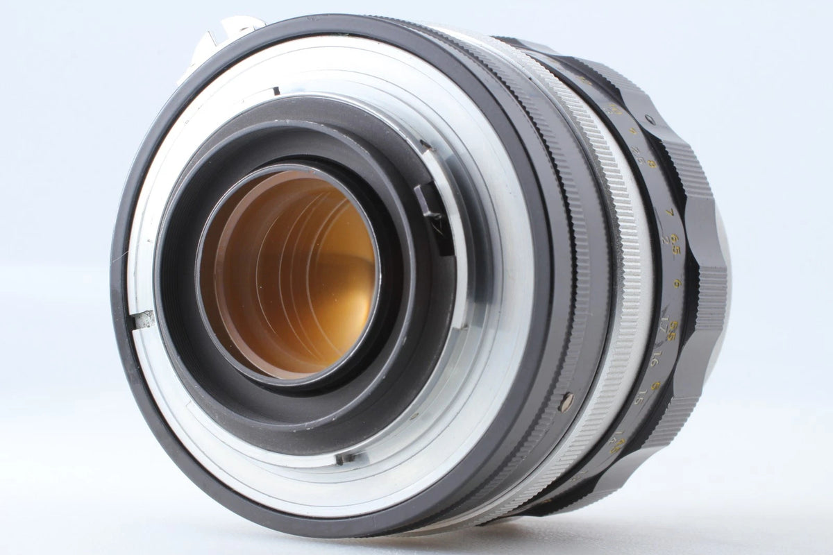 PAT PEND Nikkor-P Auto 105mm f/2.5 Pre-Ai Portrait Lens — Near Mint