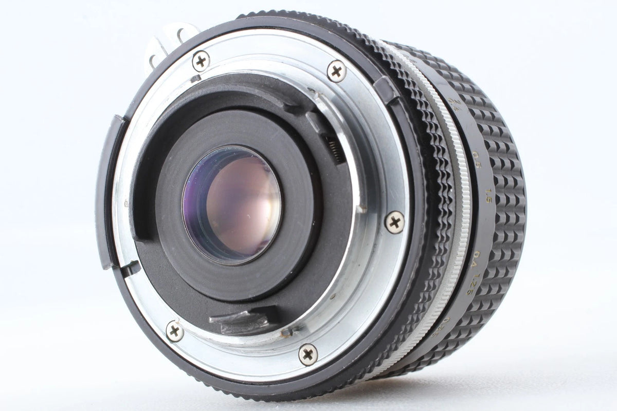 Nikon Ai Nikkor 28mm f/3.5 Wide Angle Lens w/ lens hood — Near Mint