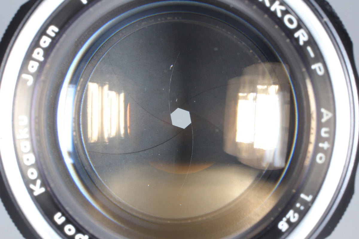 PAT PEND Nikkor-P Auto 105mm f/2.5 Pre-Ai Portrait Lens — Near Mint