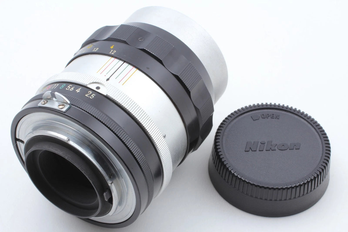 PAT PEND Nikkor-P Auto 105mm f/2.5 Pre-Ai Portrait Lens — Near Mint