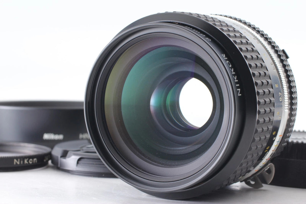 Nikon Ai-s Nikkor 35mm f/2 Wide angle lens HN-3 F mount — Mint