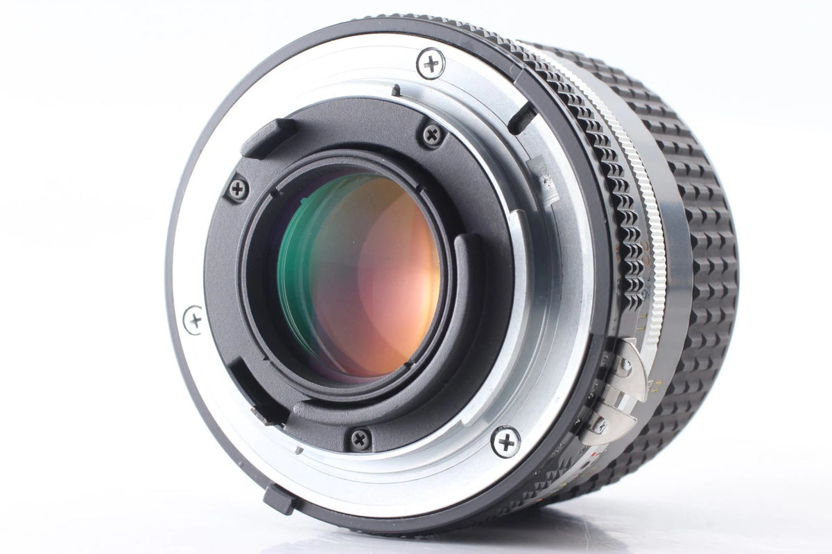 Nikon Ai-s Nikkor 35mm f/2 Wide angle lens HN-3 F mount — Mint