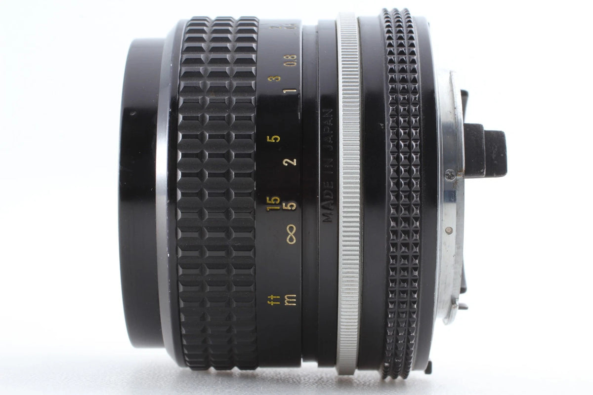Nikon Ai Nikkor 28mm f/3.5 Wide Angle Lens w/ lens hood — Near Mint