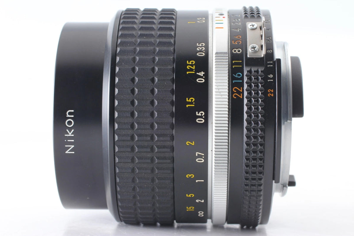 Nikon Ai-s Nikkor 35mm f/2 Wide angle lens HN-3 F mount — Mint