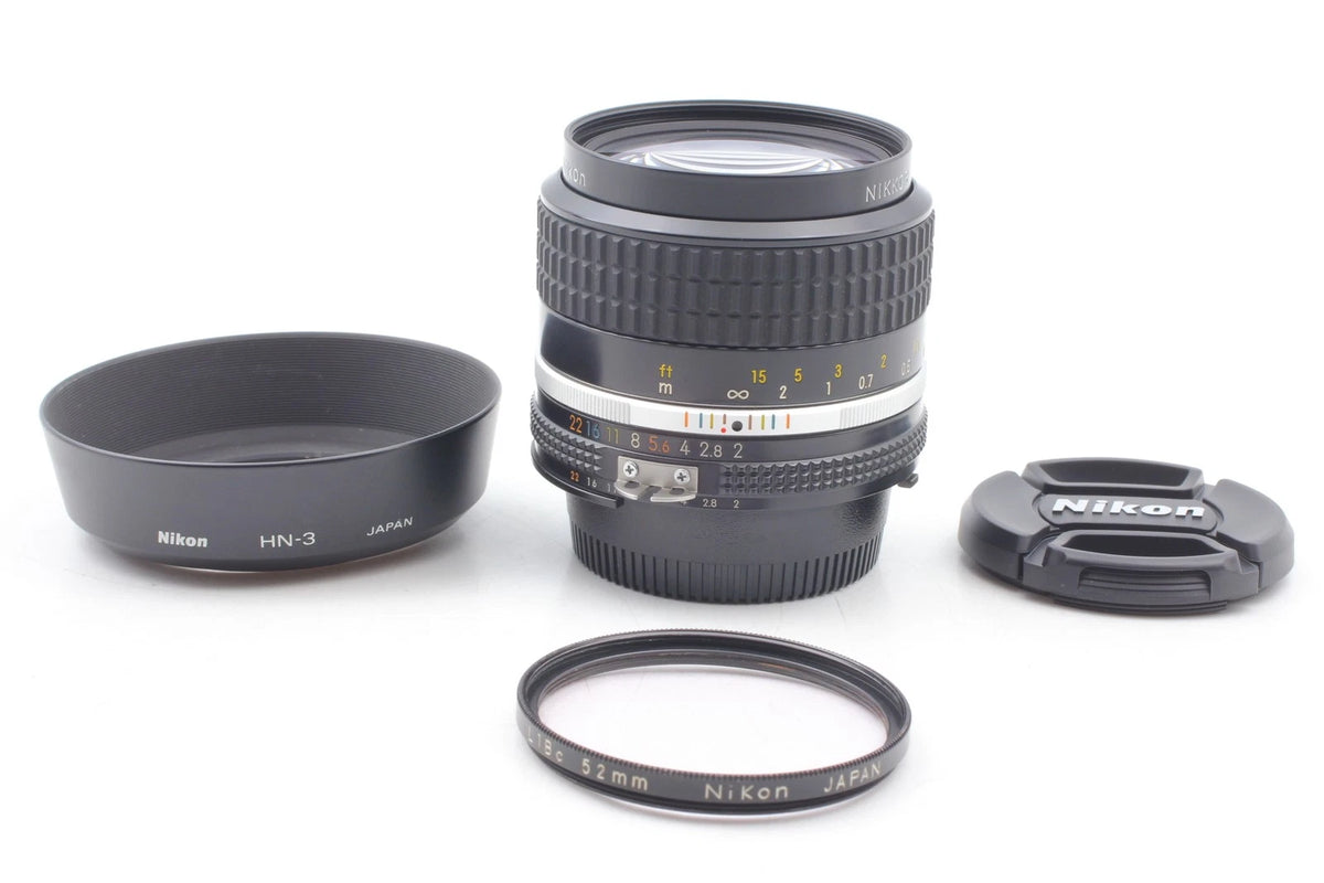 Nikon Ai-s Nikkor 35mm f/2 Wide angle lens HN-3 F mount — Mint