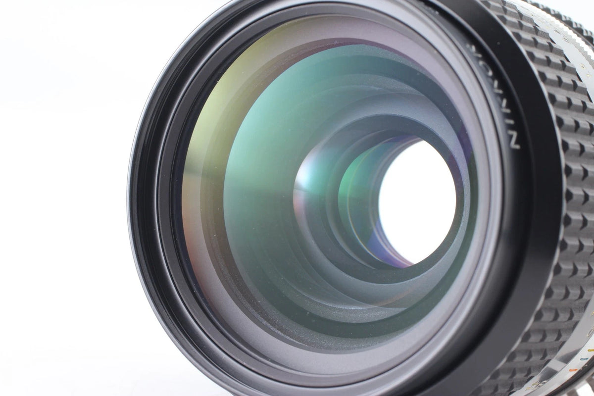 Nikon Ai-s Nikkor 35mm f/2 Wide angle lens HN-3 F mount — Mint