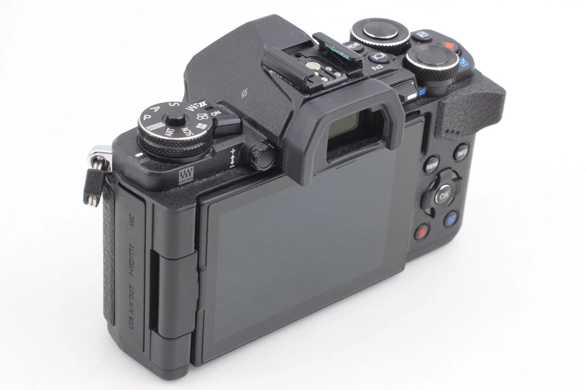 Olympus OM-D E-M5 Mark II & 14-150mm II AF Zoom Lens — Mint