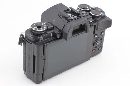 Olympus OM-D E-M5 Mark II & 14-150mm II AF Zoom Lens — Mint