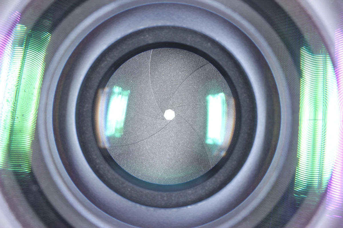Nikon Ai-s Nikkor 35mm f/2 Wide angle lens HN-3 F mount — Mint