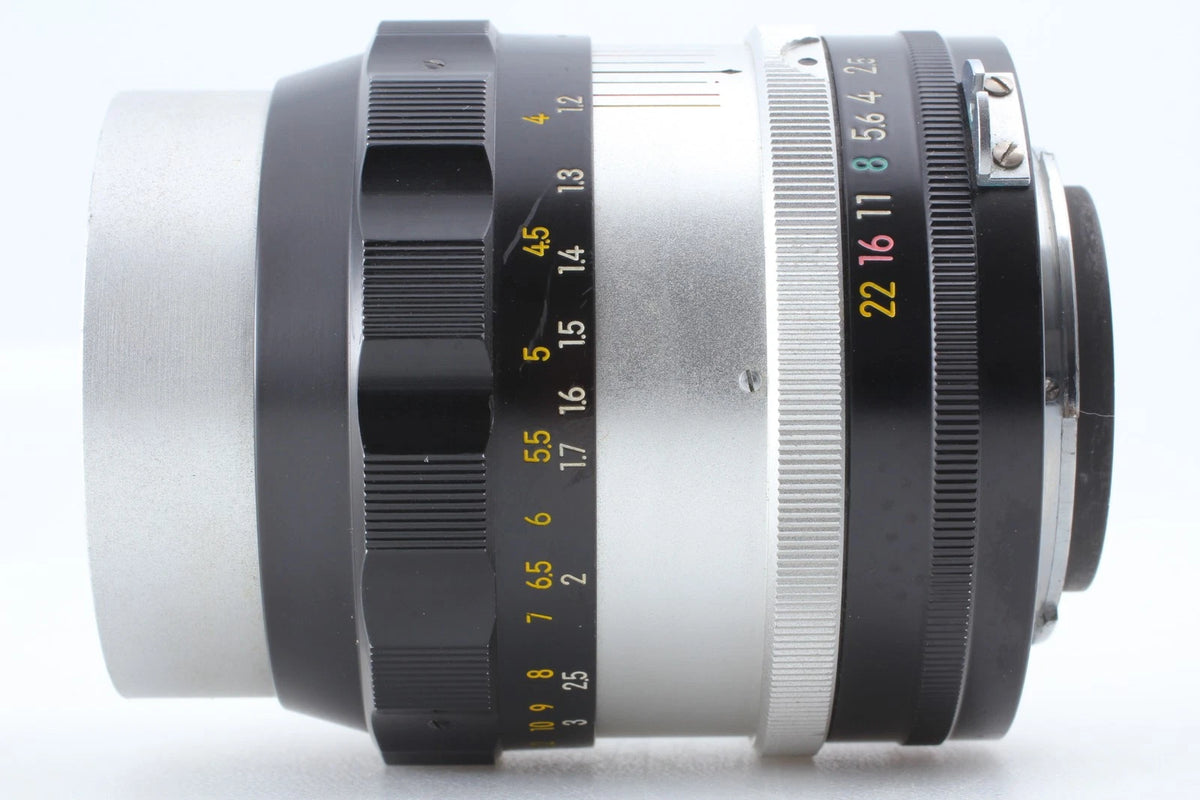 PAT PEND Nikkor-P Auto 105mm f/2.5 Pre-Ai Portrait Lens — Near Mint
