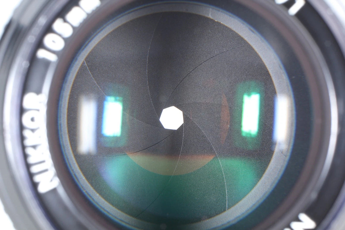 Nikon Ai Nikkor 105mm f/2.5 Portrait Lens F mount — Near Mint