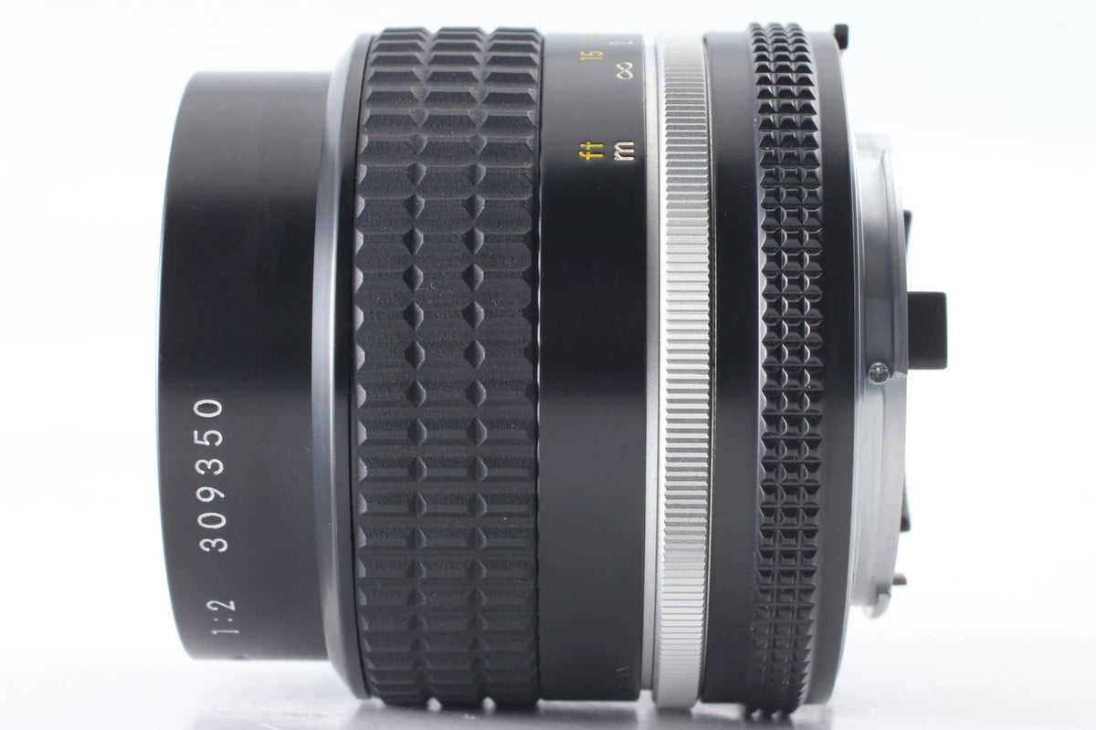 Nikon Ai-s Nikkor 35mm f/2 Wide angle lens HN-3 F mount — Mint